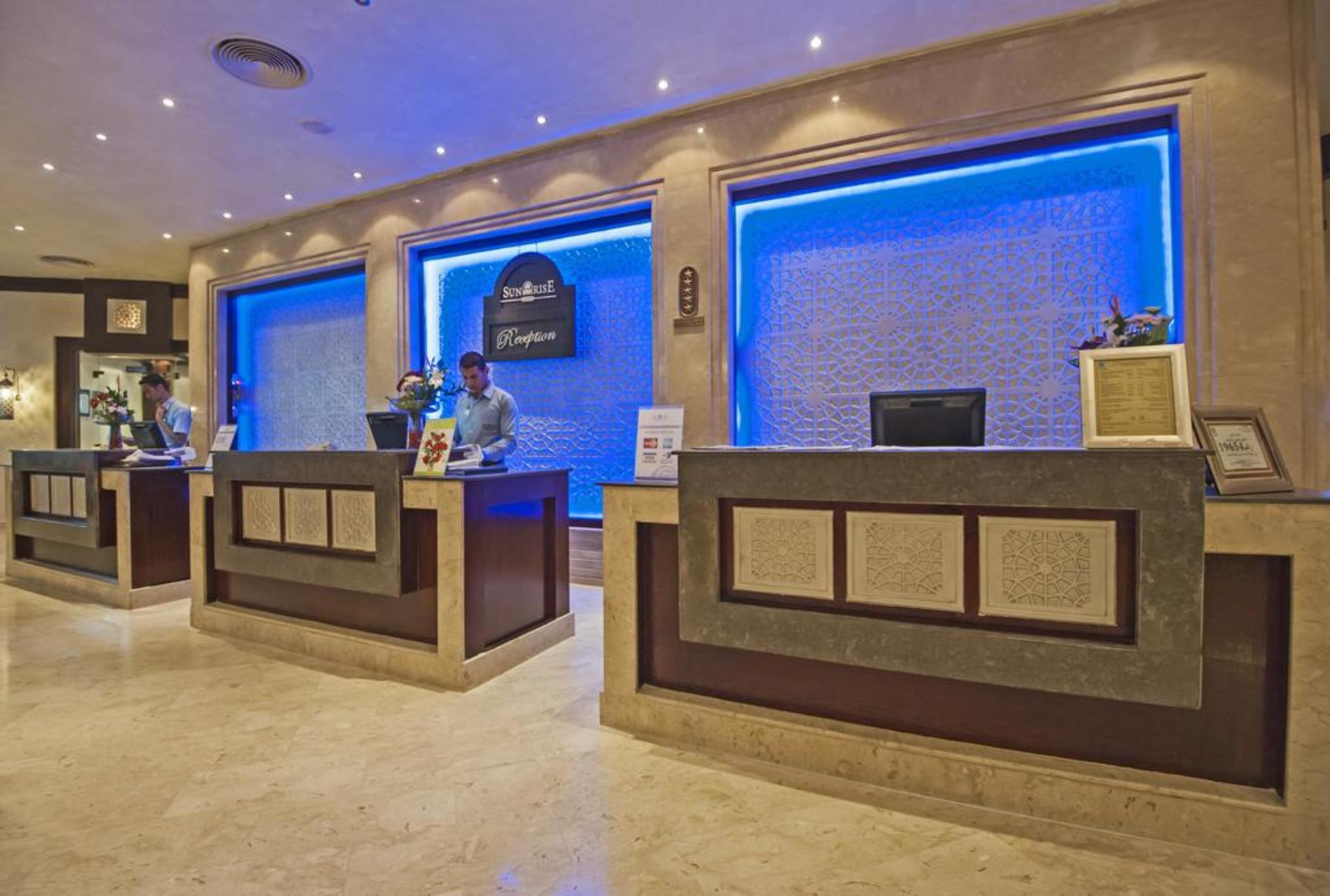 Sunrise Garden Beach Resort Hurghada Bagian luar foto The reception area