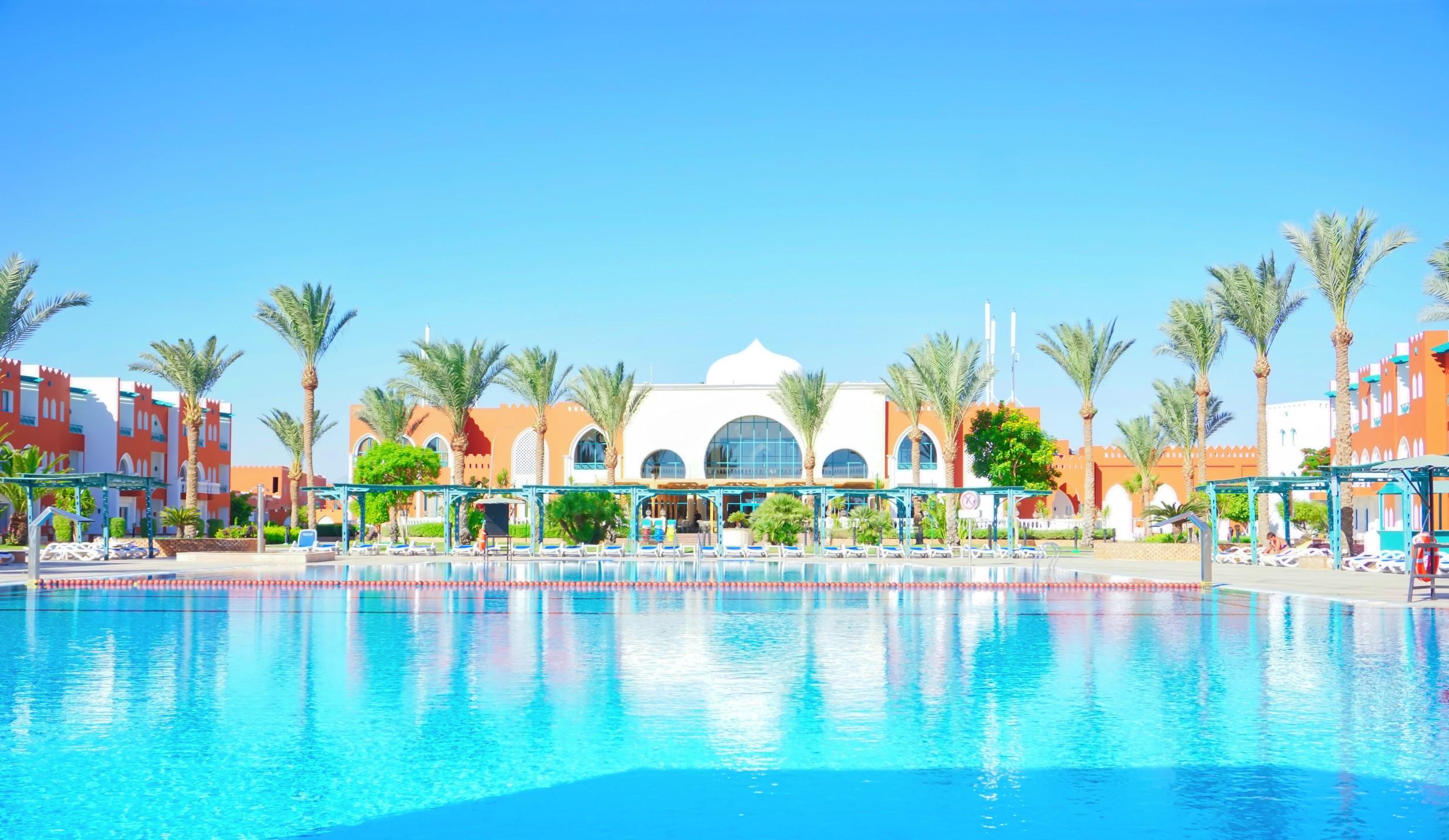 Sunrise Garden Beach Resort Hurghada Bagian luar foto El Alamein