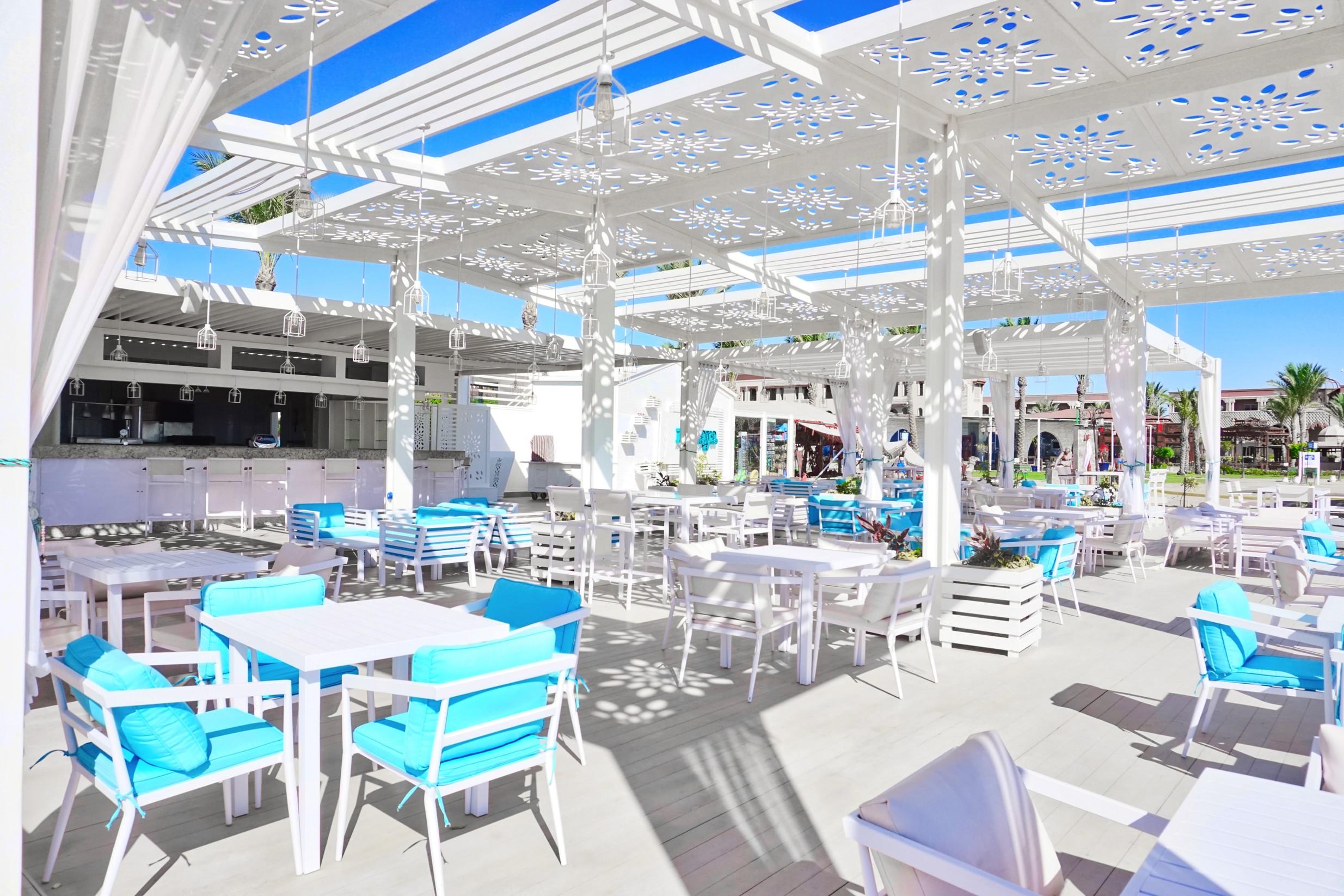 Sunrise Garden Beach Resort Hurghada Bagian luar foto The interior of the restaurant