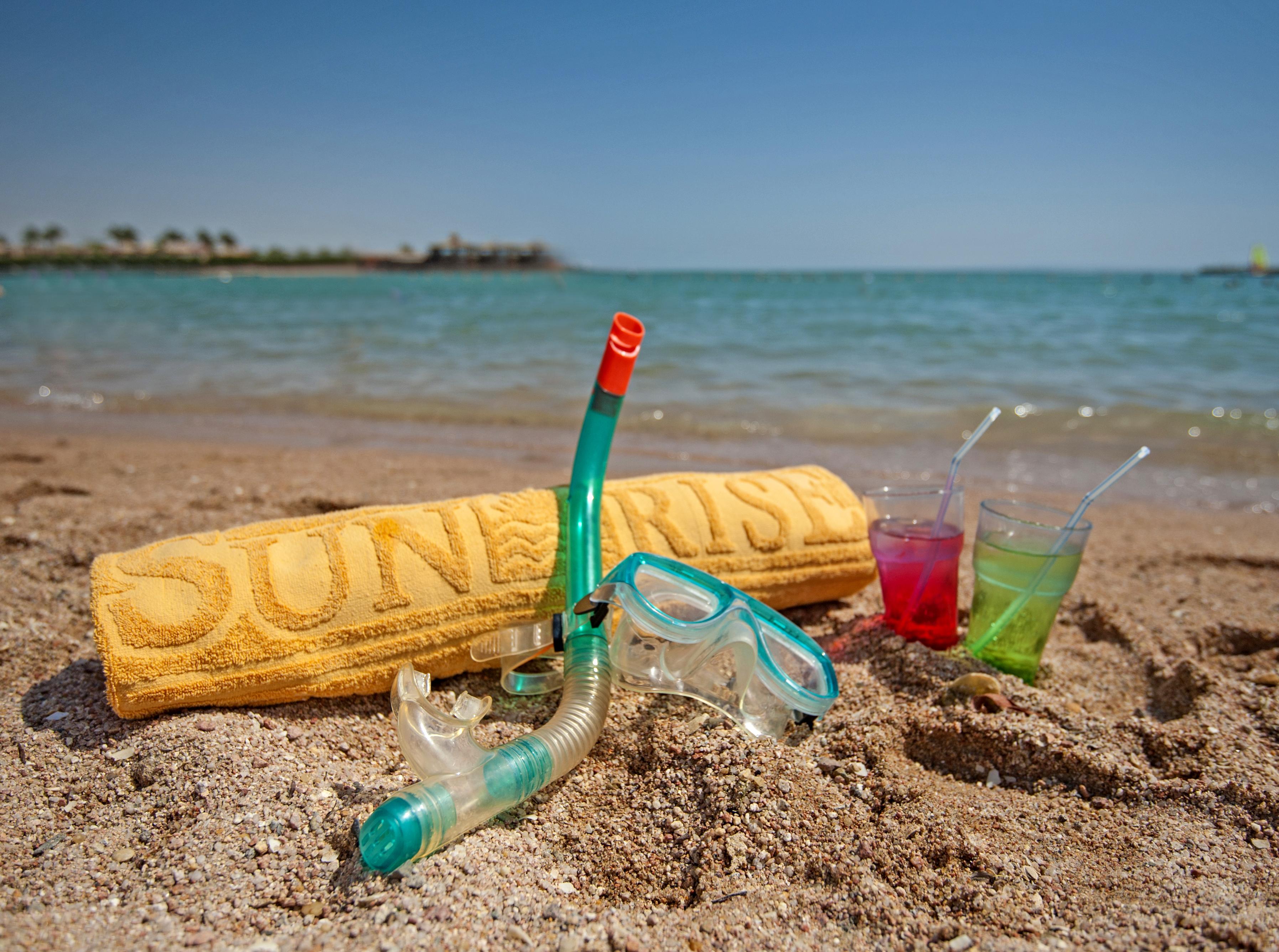 Sunrise Garden Beach Resort Hurghada Bagian luar foto Snorkelling equipment on a beach