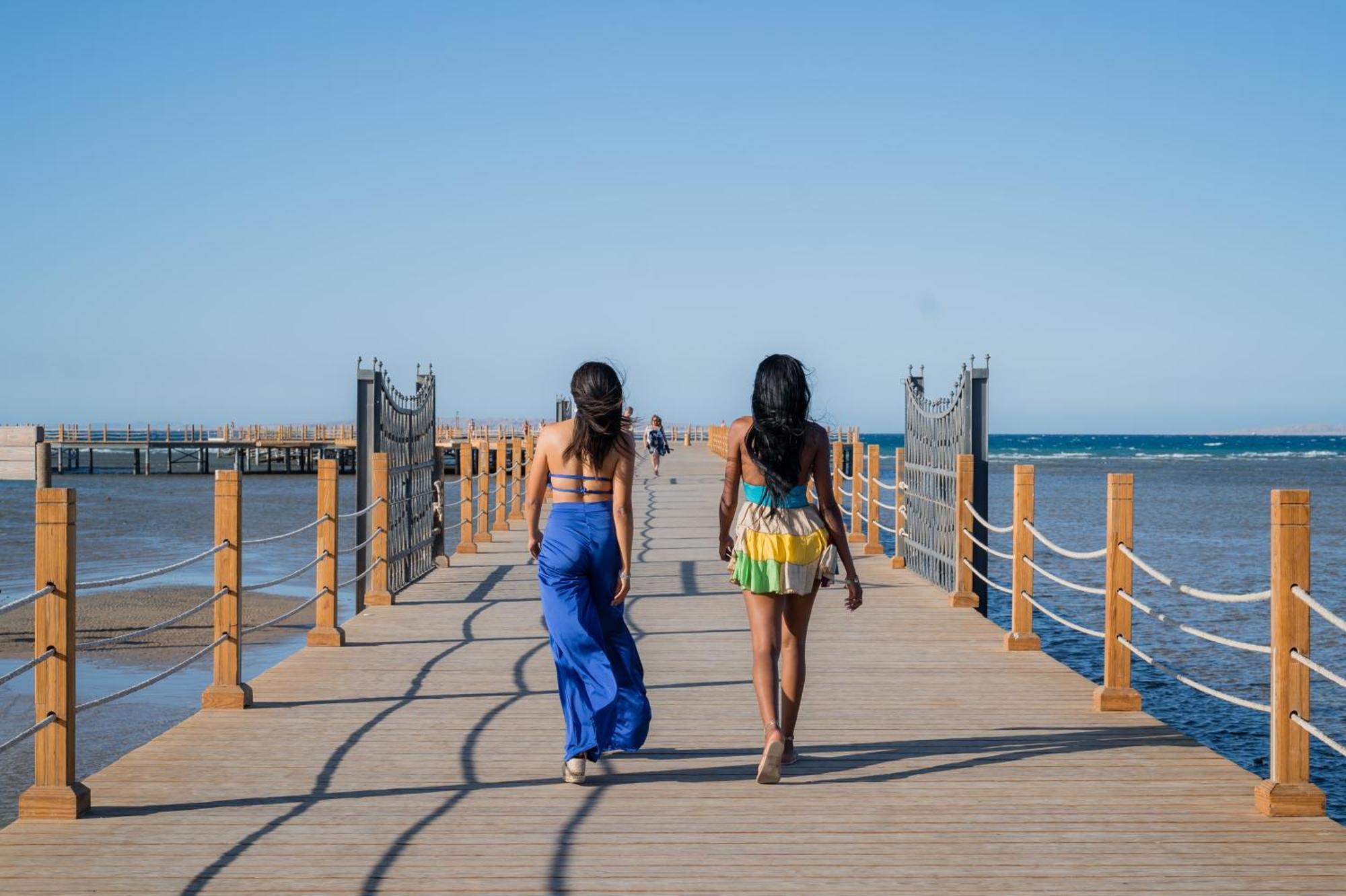 Sunrise Garden Beach Resort Hurghada Bagian luar foto El Alamein
