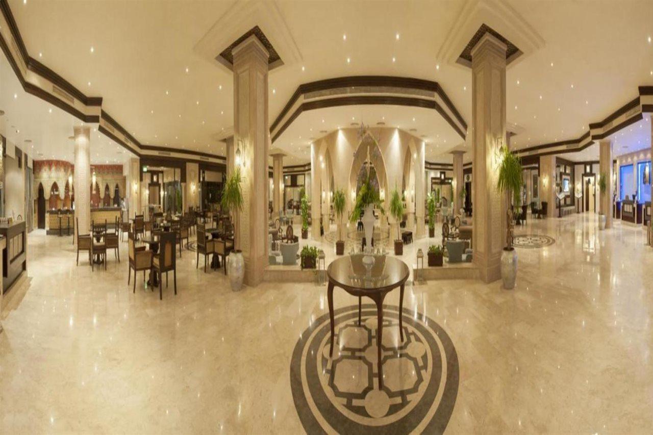 Sunrise Garden Beach Resort Hurghada Bagian luar foto The lobby of the hotel